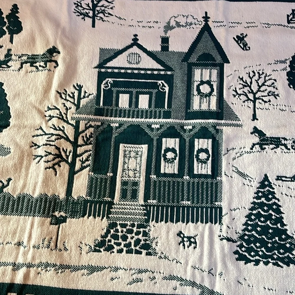 Holiday Home Woven Rug - Green and White
